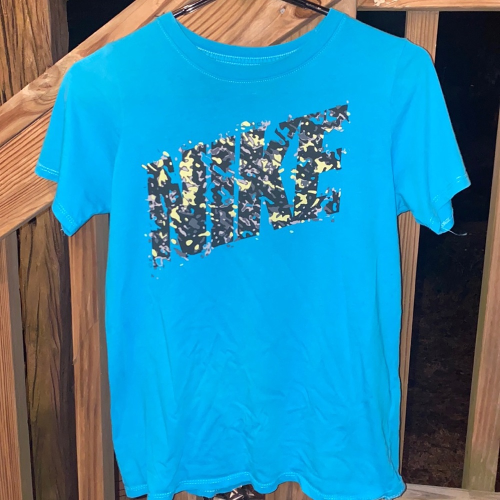 Kids large Nike t shirt